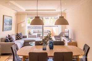 Superior Apartment, 2 Bedrooms (2 Bedroom Superior Apartment) | Living room