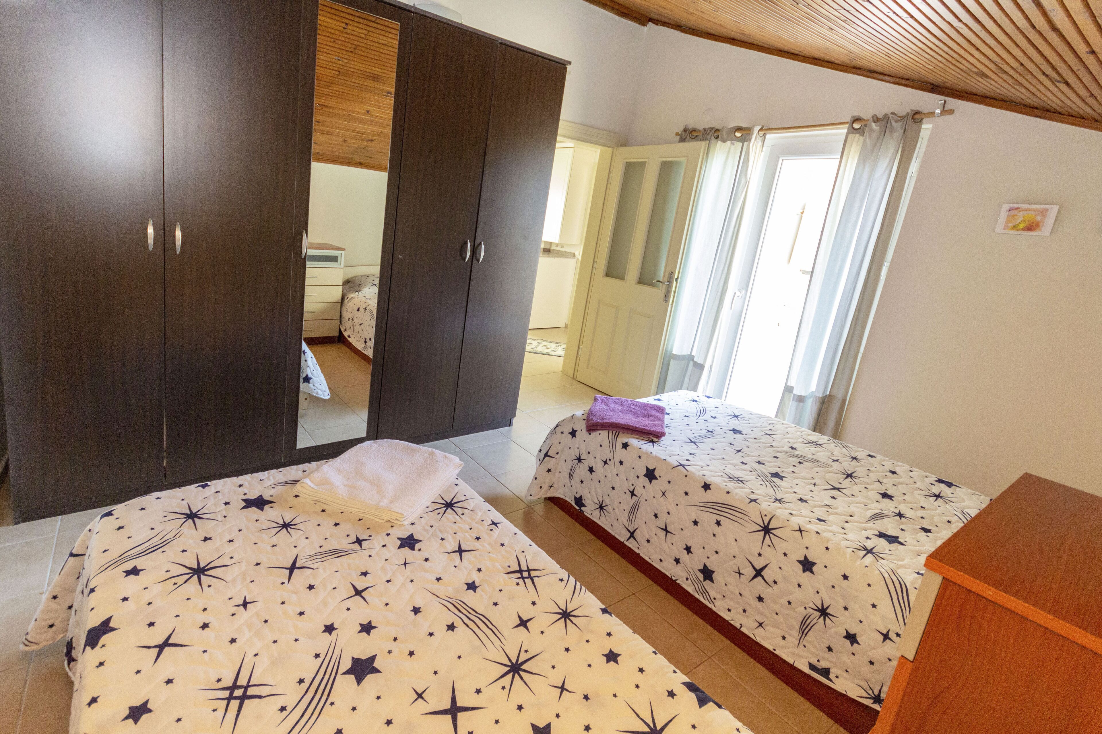 1 habitación, escritorio y sistema de insonorización 