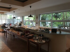 Free daily buffet breakfast