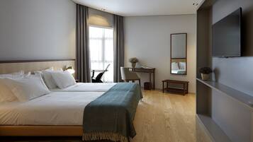 Family Room | 1 bedroom, minibar, in-room safe, soundproofing