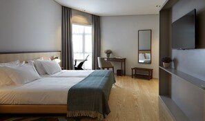 Family Room | 1 bedroom, minibar, in-room safe, soundproofing