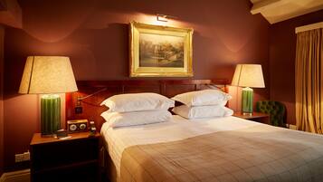 The Suite | Premium bedding, iron/ironing board, free WiFi