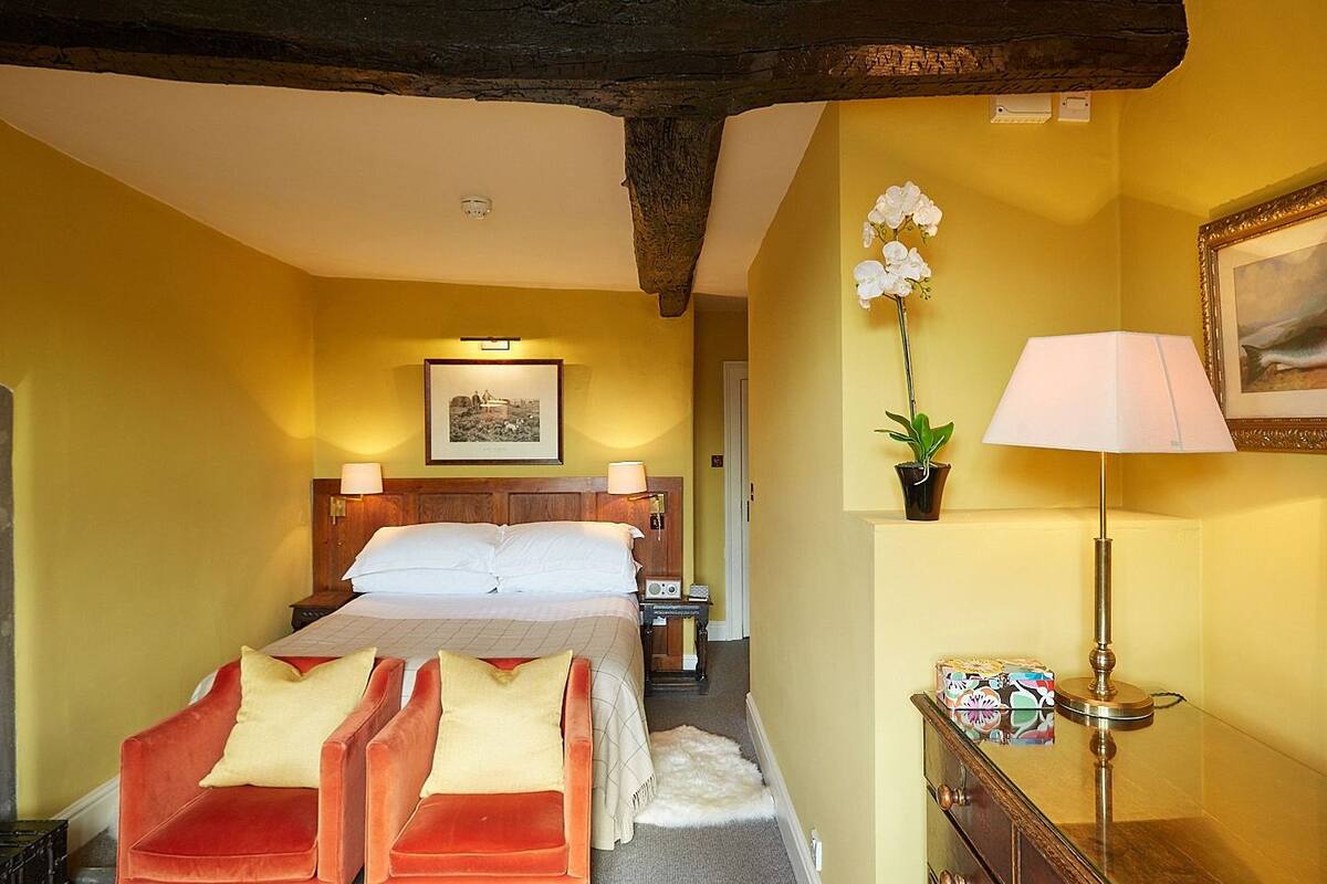 deluxe double room | premium bedding, iron/ironing board, free wifi