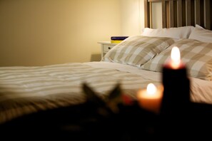 Superior Quadruple Room, City View | Premium bedding, desk, laptop workspace, blackout drapes - La Casa In Prati (Rome)