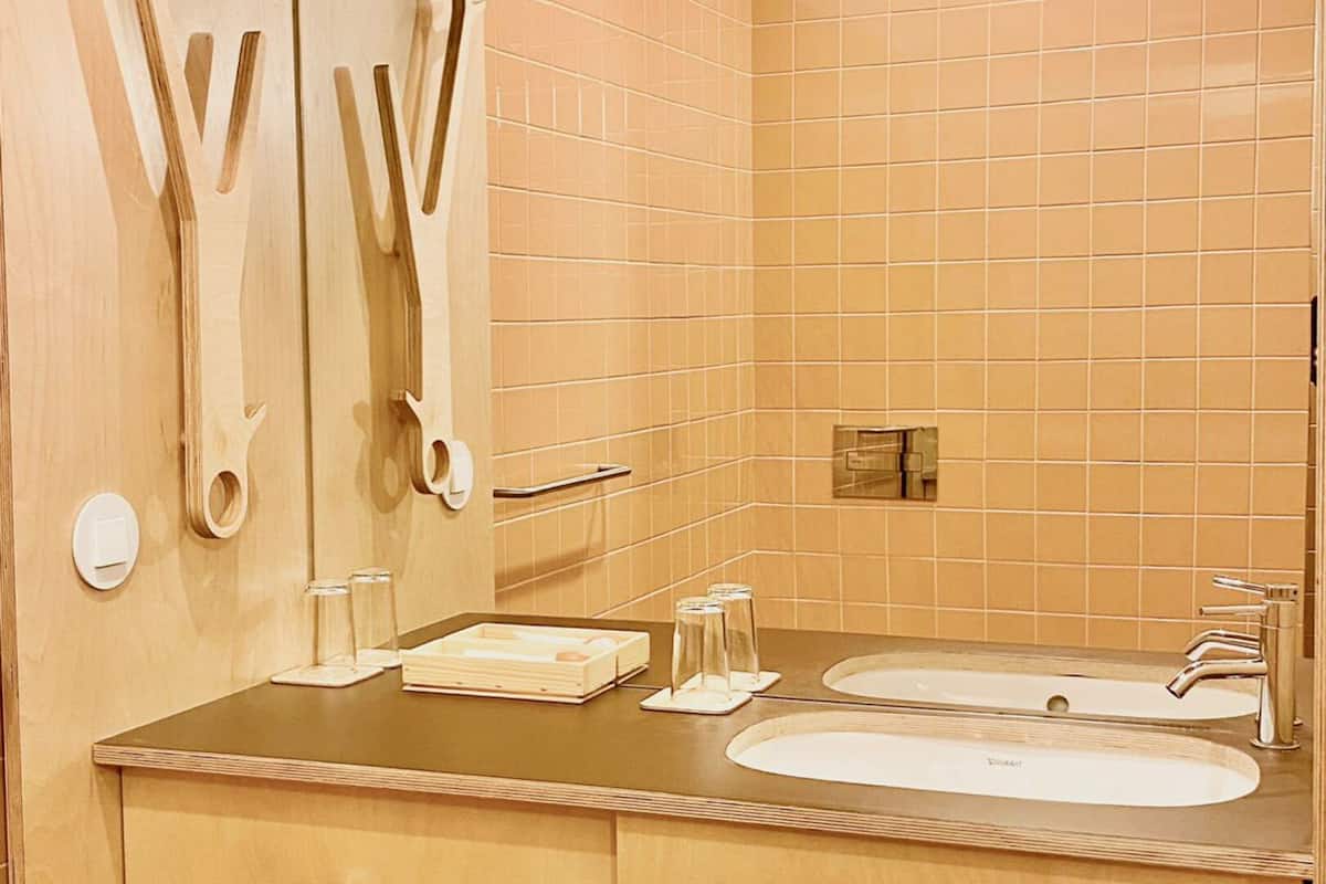 comfort apartment, 2 bedrooms, non smoking, terrace | bathroom | shower, hair dryer, bidet, towels