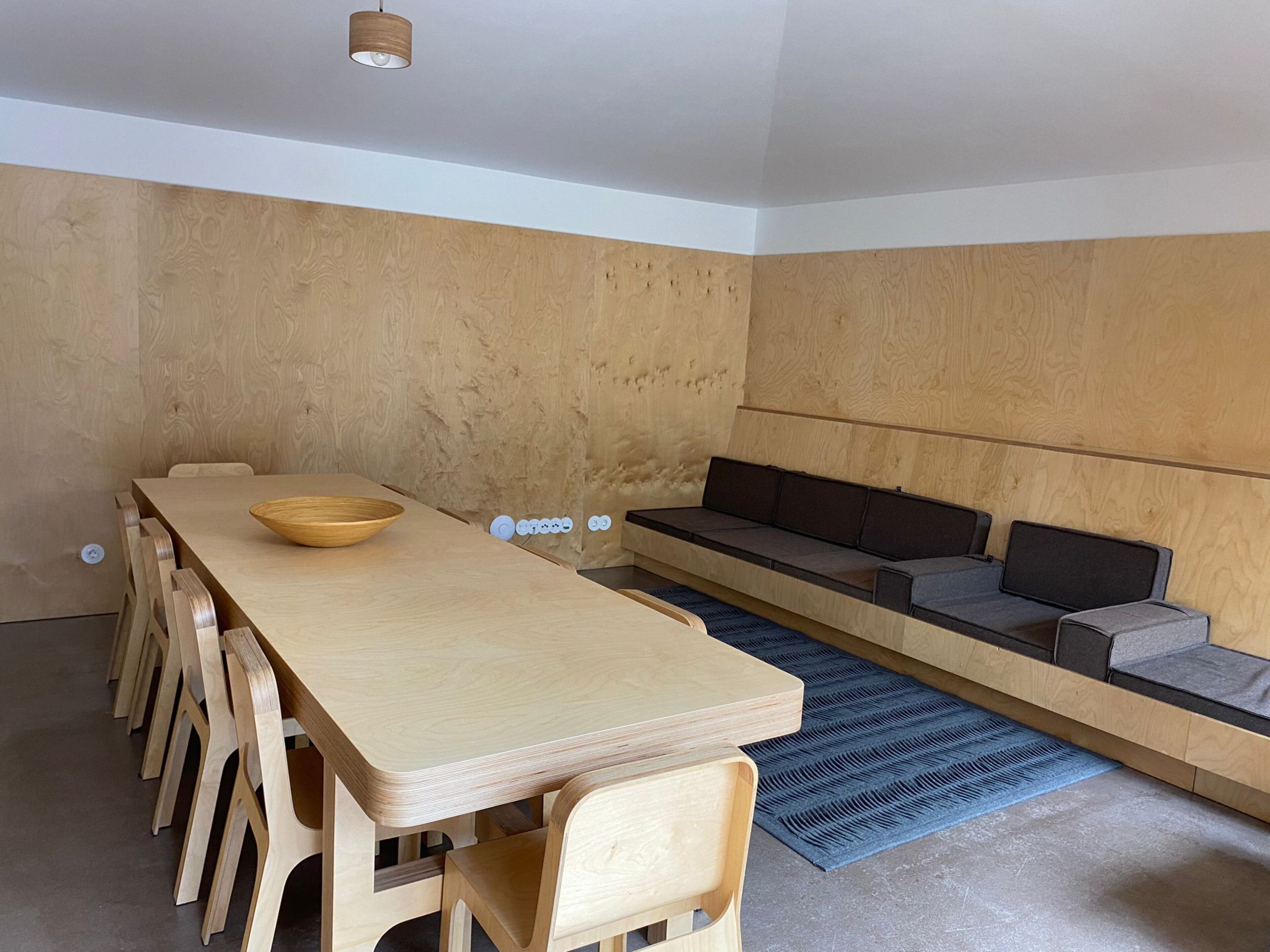 comfort apartment, 2 bedrooms, non smoking, terrace | living area | books