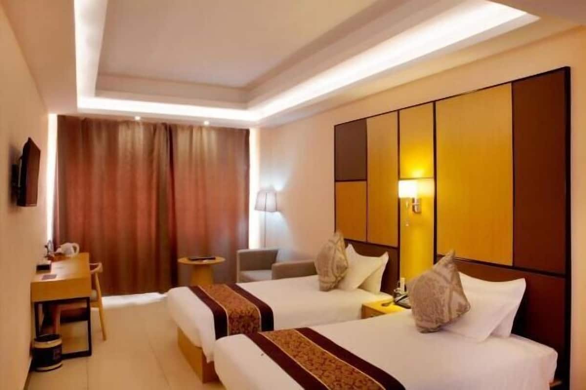 1 chambre, minibar, coffres-forts dans les chambres, bureau