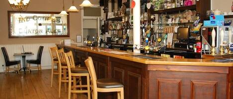 Bar (trong khuôn viên)