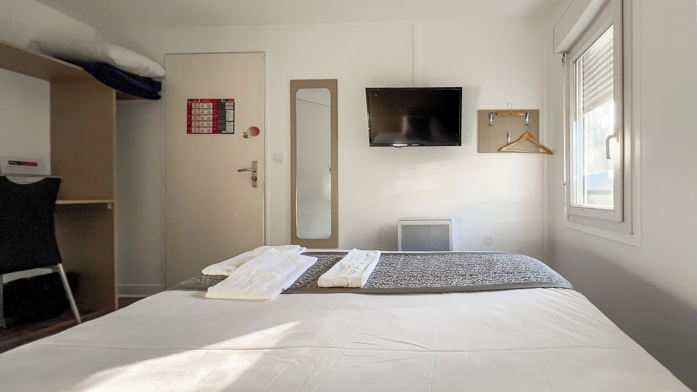 Double Room | Desk, free cribs/infant beds, free WiFi, bed sheets