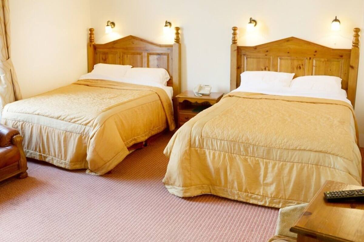 Habitación con 1 cama matrimonial o 2 individuales, baño en la habitación