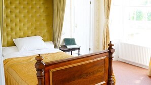 Double Room, Ensuite (4 poster bed) - Belmont Hall (Newry)