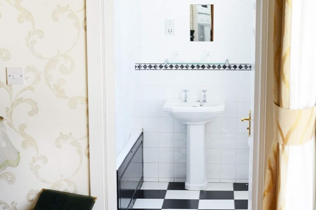 Habitación doble, baño en la habitación (4 poster bed) | Baño