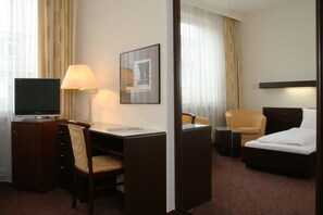 Standard Single Room | Minibar, desk, laptop workspace, iron/ironing board - Andi Stadthotel München (Munich)