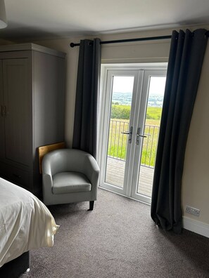 Deluxe Double Room, Ensuite, Courtyard View | Interior - Chevin End Guest House (Ilkley)