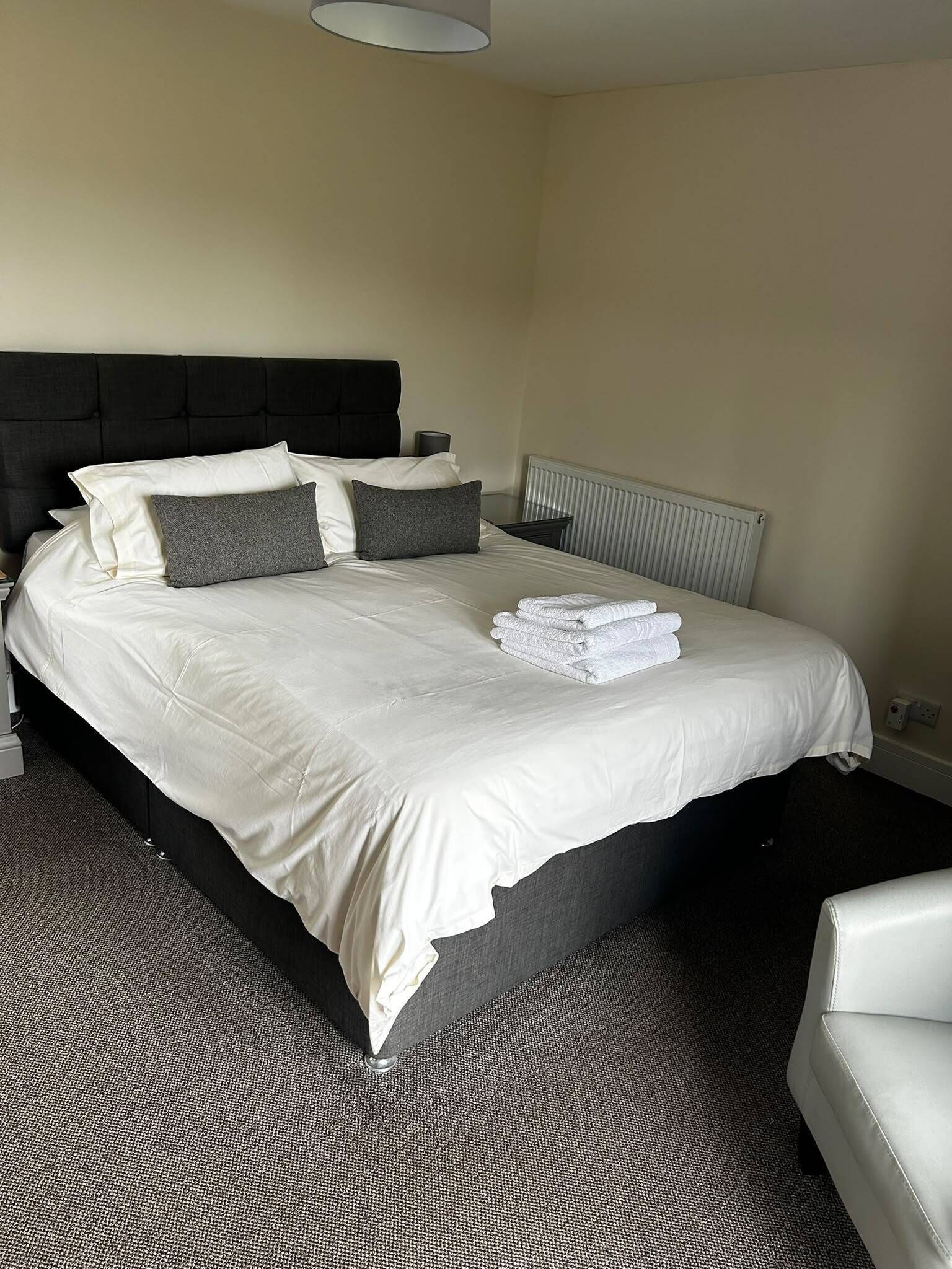 Deluxe Double Room, Ensuite, Courtyard View