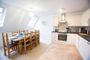 Private kitchen - Hamilton Grace Apartments - Wessex Court (Swindon)