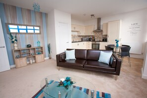 Comfort-Apartment, 1 Schlafzimmer, Nichtraucher | Wohnbereich | 32-Zoll-Smart-TV mit Digitalempfang, Fernseher