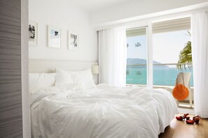 Minibar y caja de seguridad en la habitación