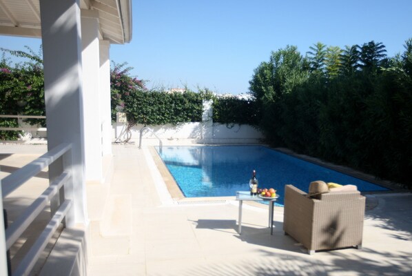 Villa, alberca privada | Terraza o patio