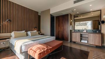Room, 1 King Bed | Minibar, in-room safe, desk, blackout drapes