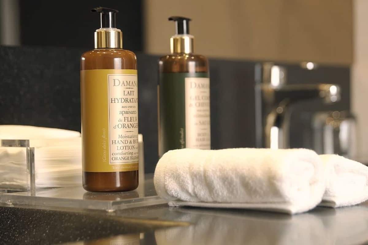 shower, free toiletries, towels