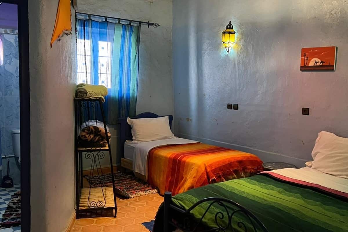 double room, private bathroom | in-room safe, cots/infant beds