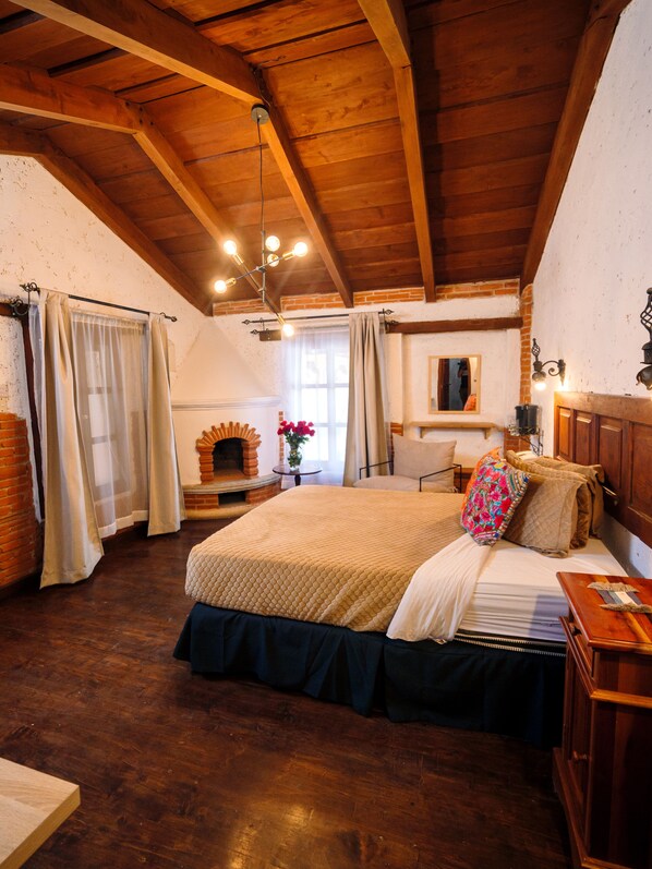 华丽开间 | 特色装修、特色家居、办公桌、笔记本电脑工作区