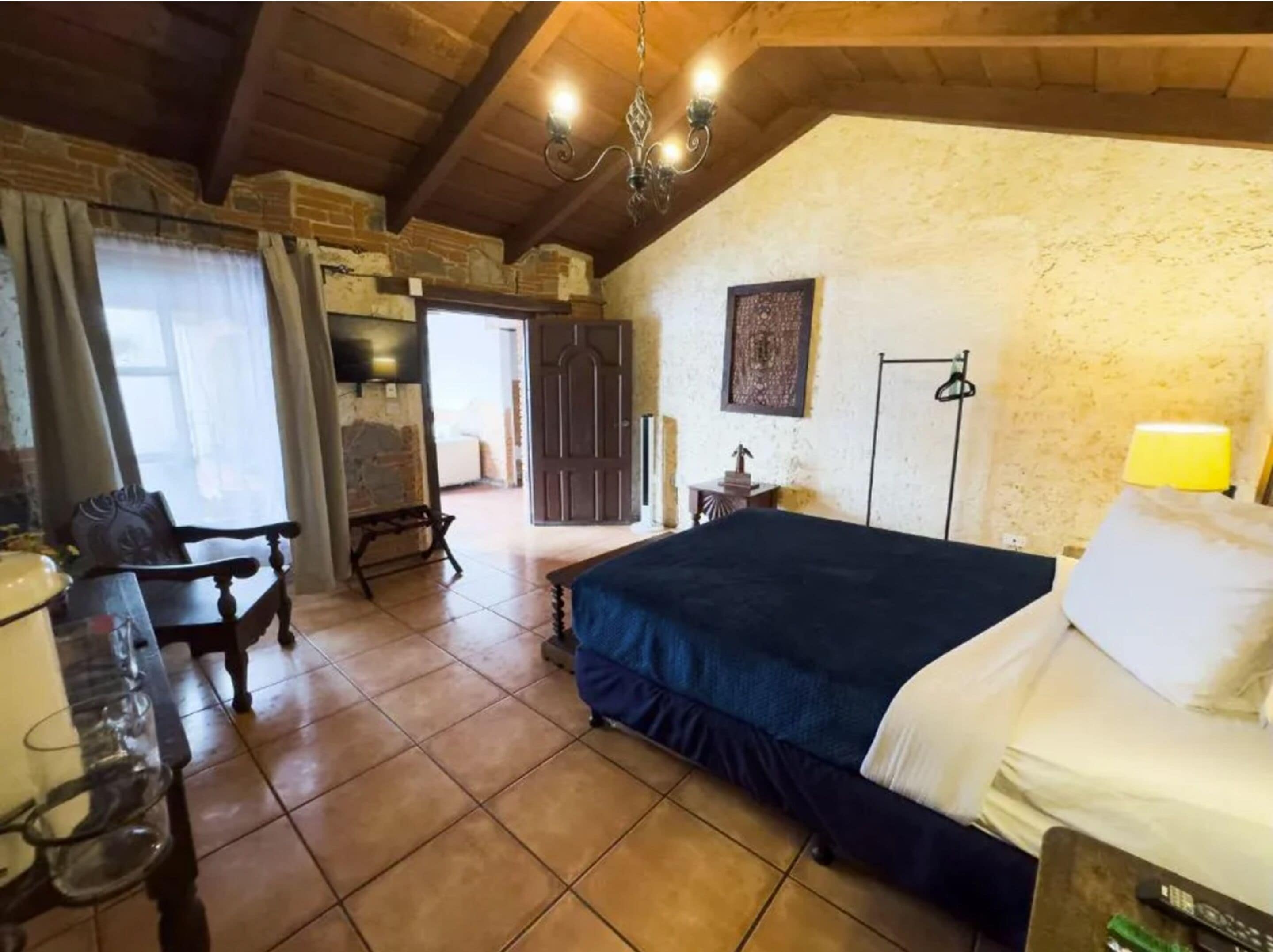 standard double room, 1 queen bed | individually decorated, individually furnished, desk, laptop workspace