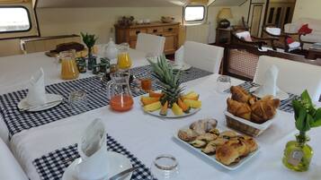 Petit-déjeuner continental compris