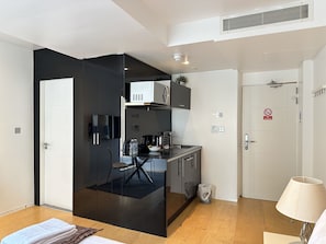 Deluxe Studio, Private Bathroom (Wren's Studio) - Room Home Stay (London)