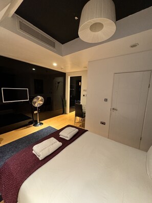 Luxury Penthouse, Private Bathroom (Heather Terrace)