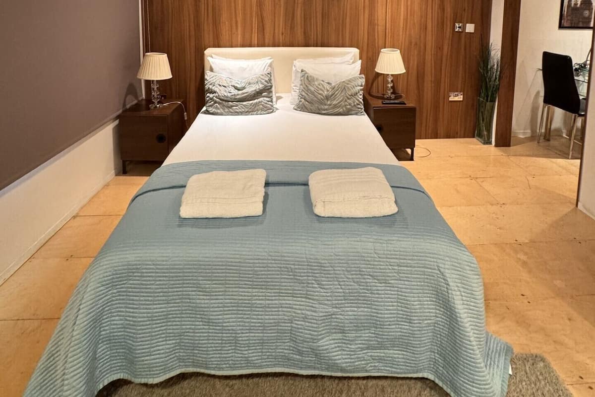 Estudio Deluxe, baño privado (Stark Studio)