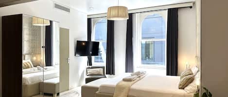 Estudio Deluxe, baño privado (Suede Studio) | Tabla de planchar con plancha, wifi gratis y ropa de cama