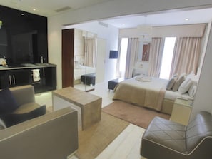 Deluxe Studio, Private Bathroom (Suede Studio) - Room Home Stay (London)