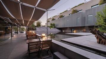 Breakfast, lunch, dinner served; Mediterranean cuisine