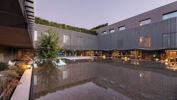 Breakfast, lunch, dinner served; Mediterranean cuisine