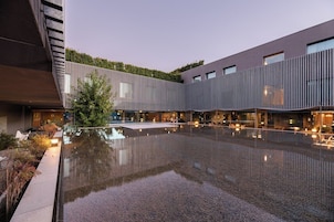 供应早餐、午餐和晚餐