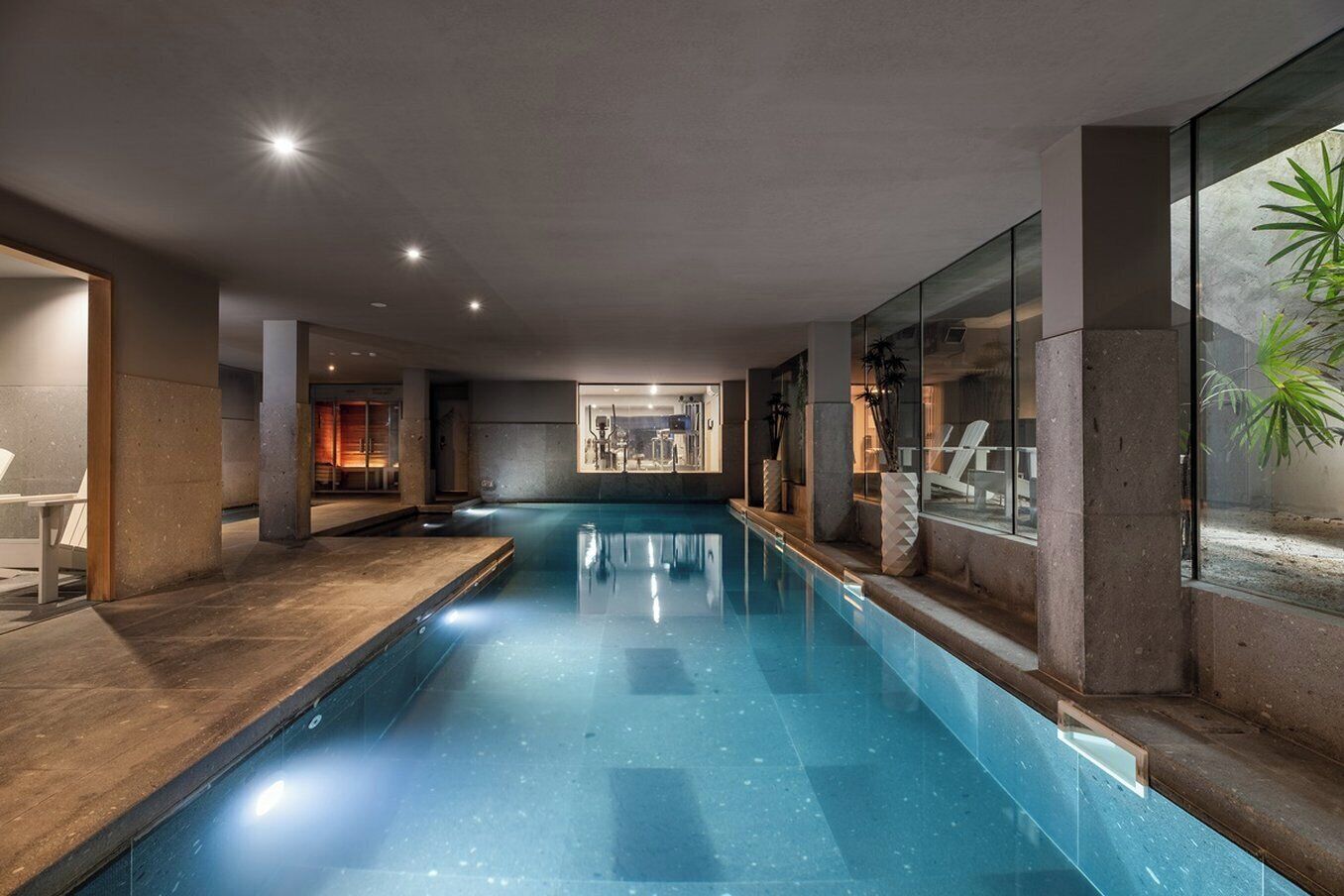 Indoor pool, seasonal outdoor pool, pool loungers