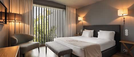 Down comforters, minibar, in-room safe, desk