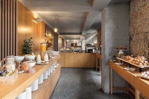 Breakfast, lunch and dinner served  - Eurostars Santa Luzia (Guimarães)