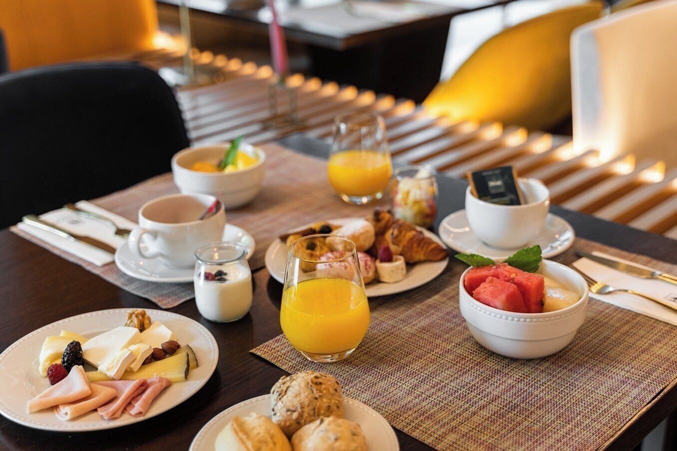 Daily full breakfast (EUR 12.50 per person)