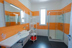 Triple Room | Bathroom | Hair dryer, bidet, towels, soap - Le Murge del salento (Uggiano la Chiesa)