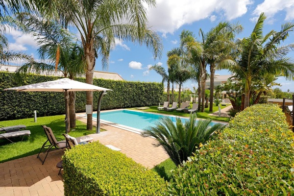 Outdoor pool, sun loungers