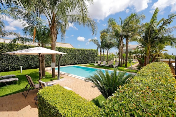 Outdoor pool, sun loungers - Le Murge del salento (Uggiano la Chiesa)