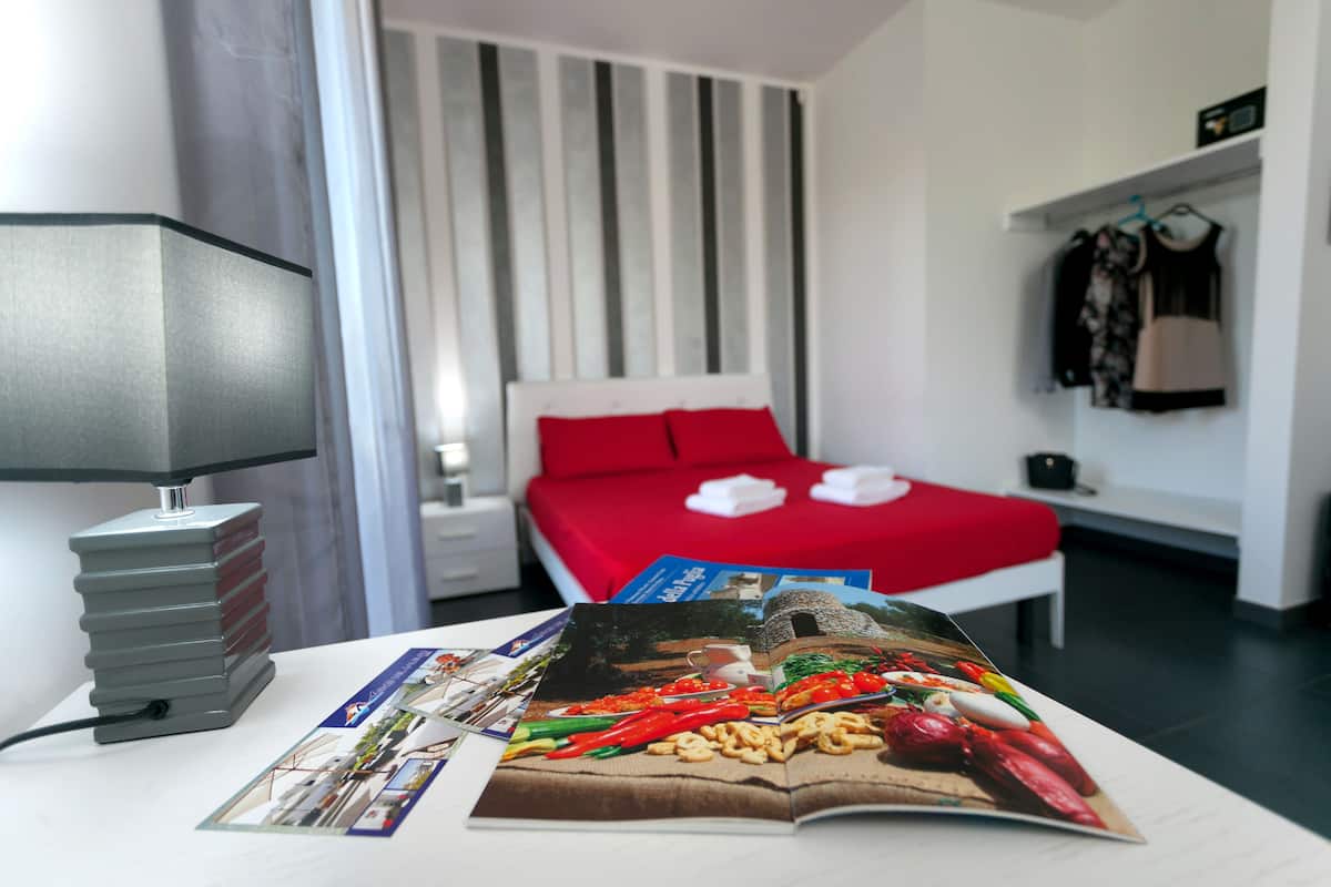Double Room, Pool View | Peti besi dalam bilik, kalis bunyi, katil bayi/kot (surcaj)