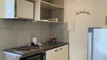 Standard Studio, Kitchenette (Balcony) | Private kitchen | Fridge, stovetop, cookware/dishes/utensils