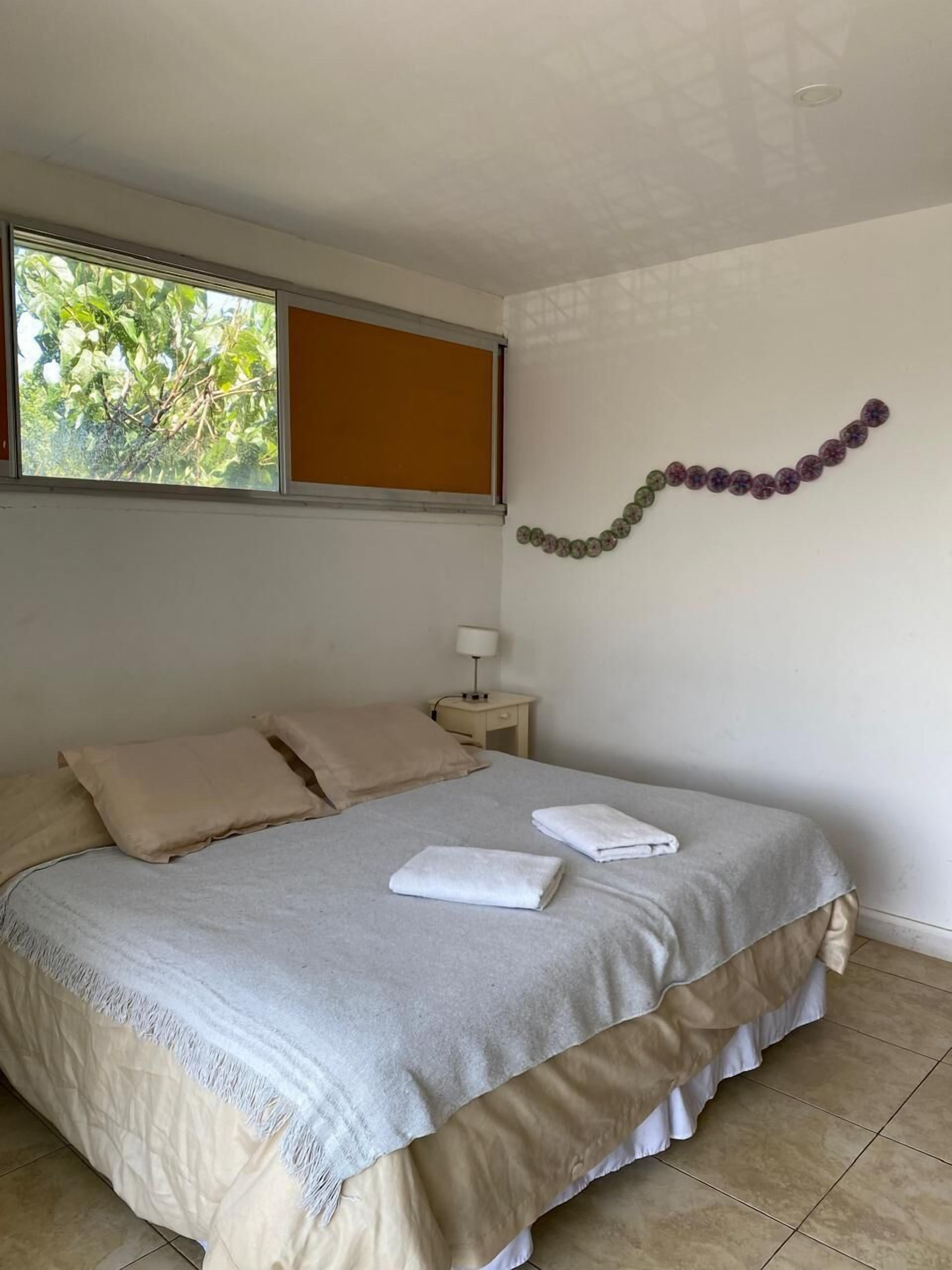Standaard studio, kitchenette (Balcony) | Een strijkplank/strijkijzer, gratis babybedden, extra bedden