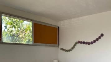 Standaard studio, kitchenette (Balcony) | Een strijkplank/strijkijzer, gratis babybedden, extra bedden