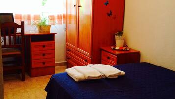 Bureau, rideaux occultants, lits bébé (gratuits), Wi-Fi gratuit