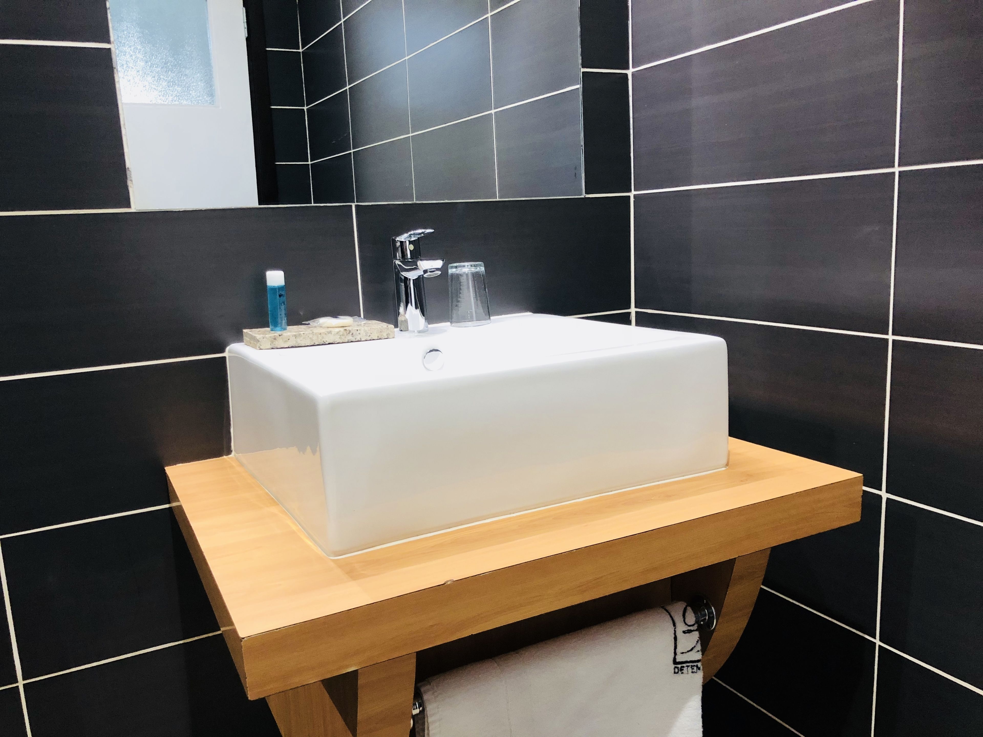 double room | bathroom | combined shower/bathtub, free toiletries, hair dryer, towels